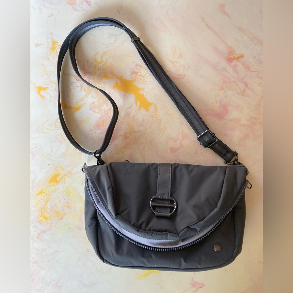 PacSafe anti-theft convertible bag/backpack
